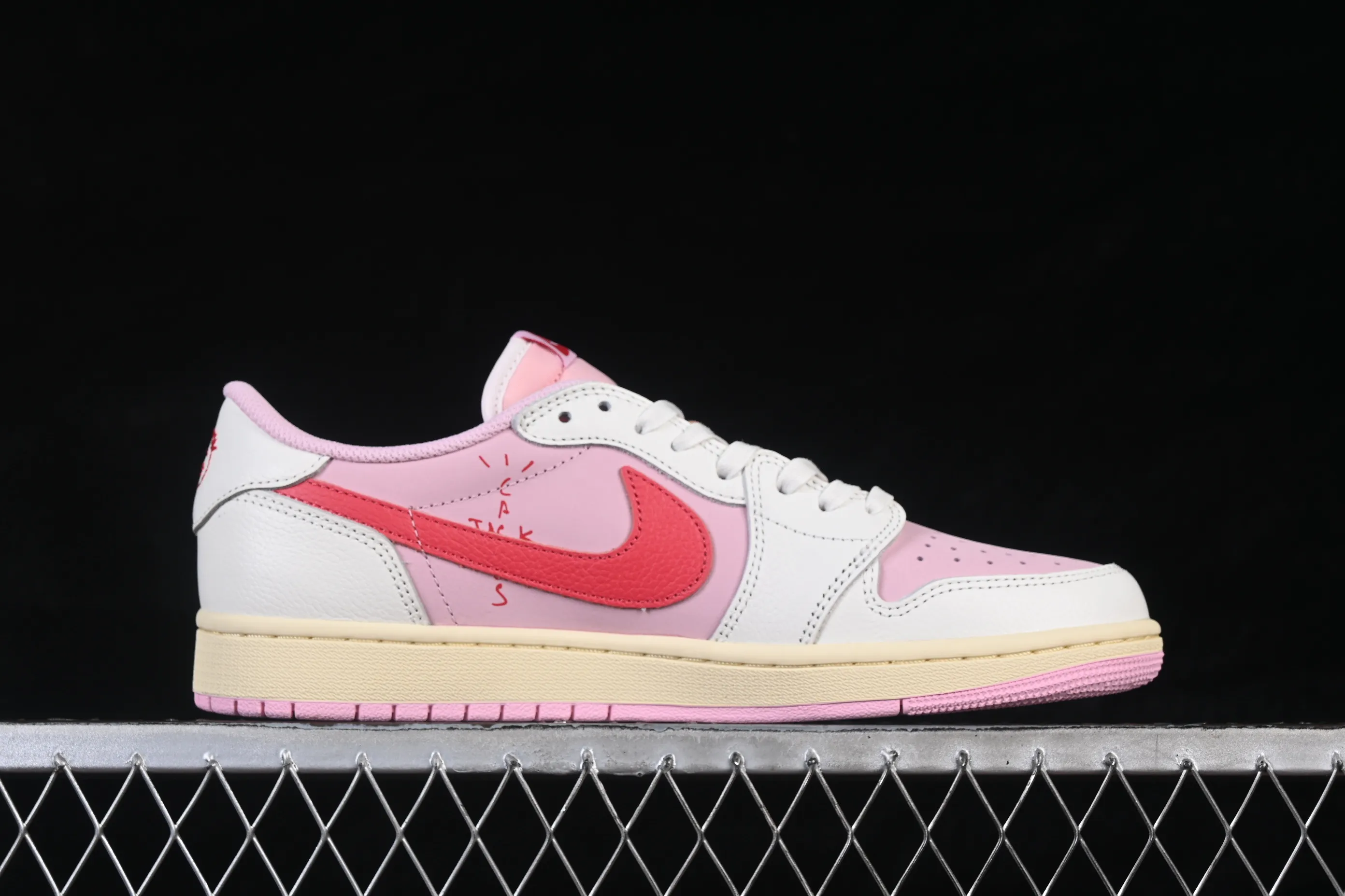 All categories Air Jordan Jordan series basketball shoes Air Jordan 1 Low pure original version Travis Scott x Air Jordan 1 Low OG AJ1 Joe 1 undercut low IQ7604-101